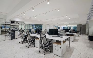 学校办公员工作总结8篇