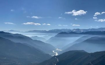 幼儿园游戏《钻山洞》教案8篇