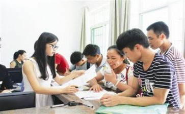 关于大学助学金的申请书精选5篇